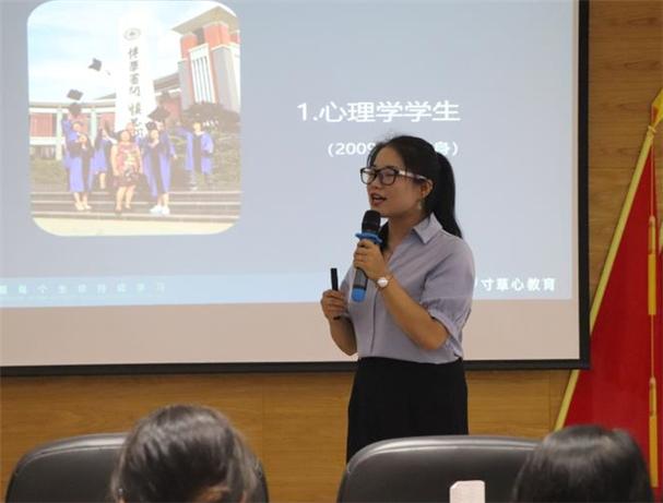 根据不同需求,持续开展家庭教育培训,咨询等活动,为社区大家长们提供